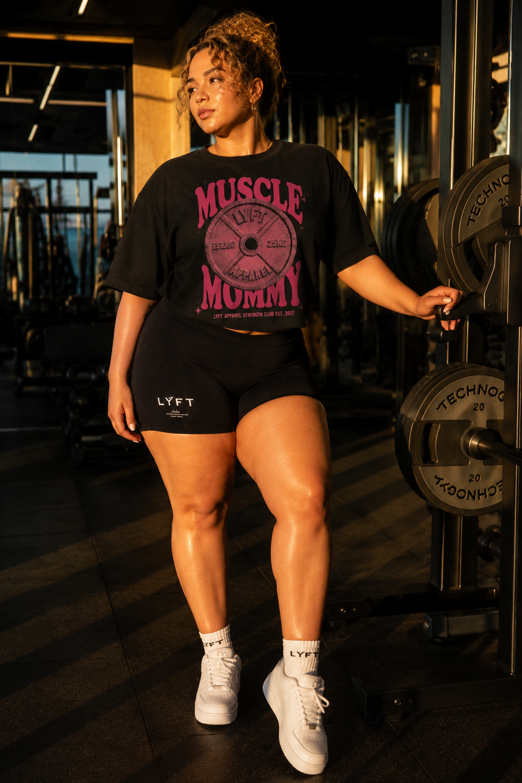 LYFT MUSCLE MOMMY TEE